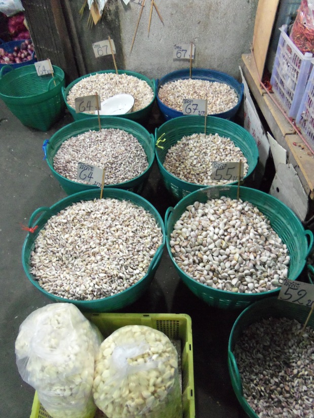 Traditional Market ~ levels of garlics